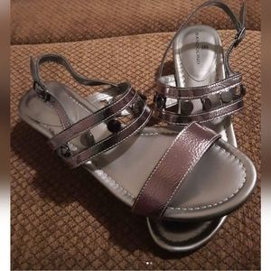 4/$20 - New Bandolino pewter sandals, 8.5, no box.
